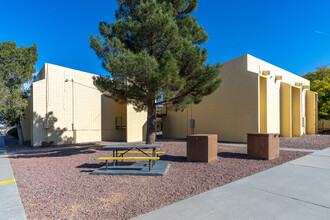 La Mirada Apartments in El Paso, TX - Foto de edificio - Building Photo