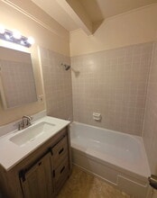 71 Navajo Drive in Salinas, CA - Foto de edificio - Building Photo