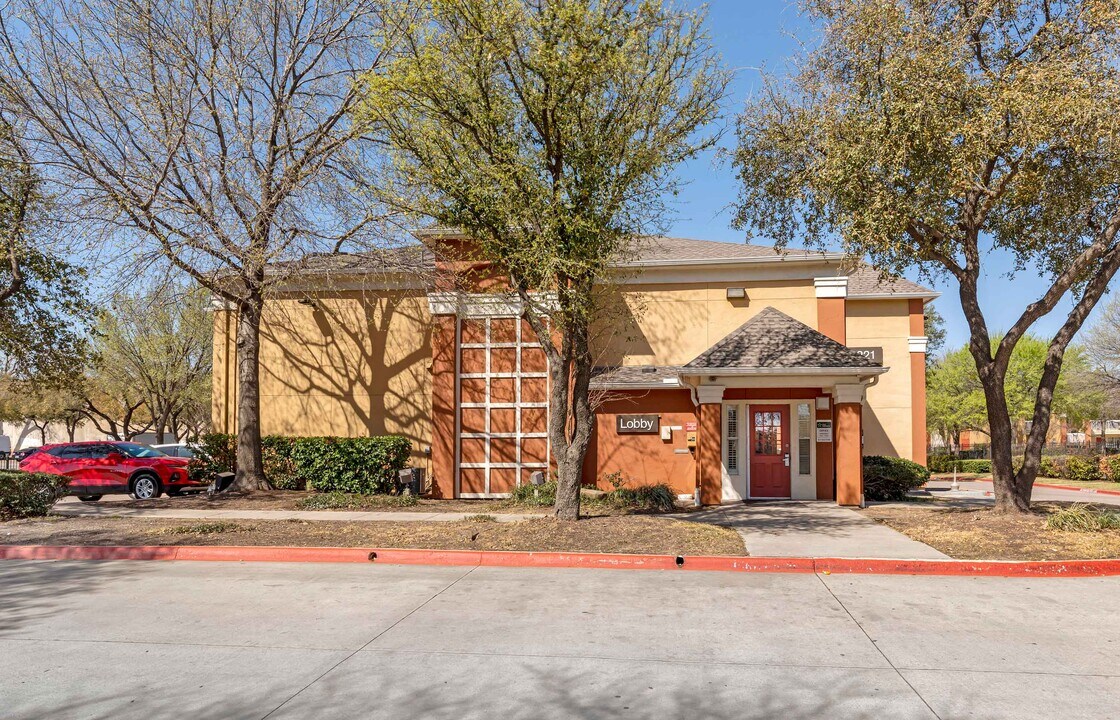 Furnished Studio-Arlington in Arlington, TX - Building Photo