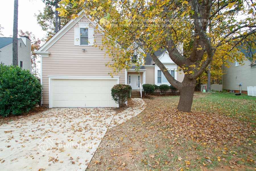 2009 Tanfield Dr in Matthews, NC - Building Photo