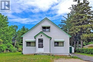 112 Bridge St W in Waterloo, ON - Building Photo