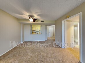 2333 Feather Sound Dr in Clearwater, FL - Building Photo - Building Photo