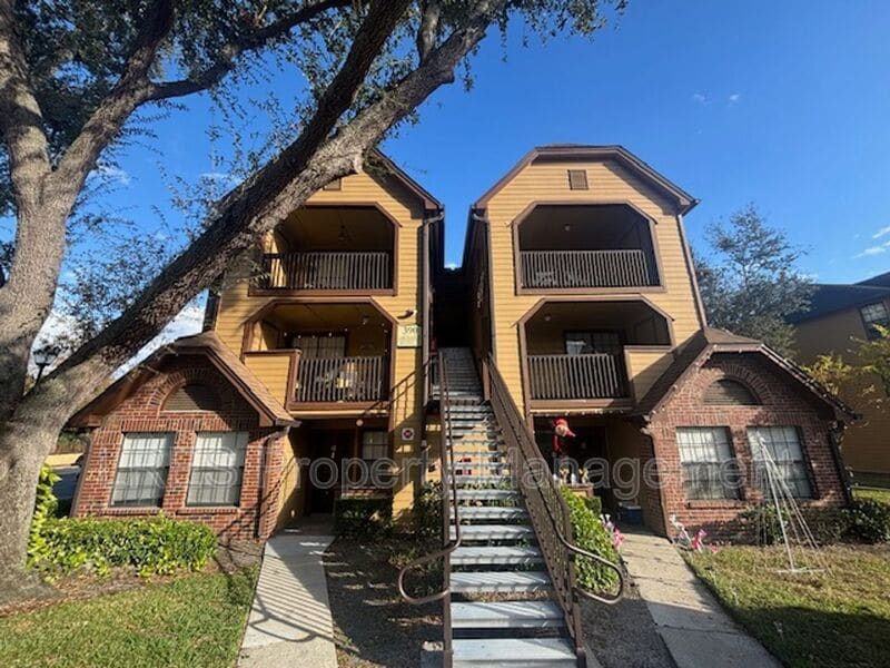 390 Lake Placid Ct in Altamonte Springs, FL - Building Photo