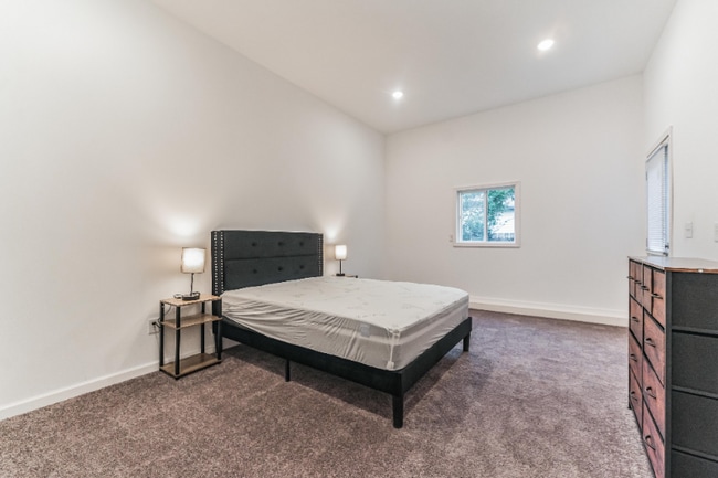 property at 3502 S Farnsworth St
