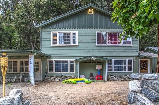 39581 Canyon Dr in Forest Falls, CA - Building Photo - Building Photo