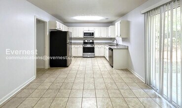 5044 Donnell Way in Decatur, GA - Foto de edificio - Building Photo