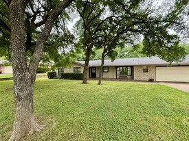 4011 Fairway Dr in Granbury, TX - Building Photo