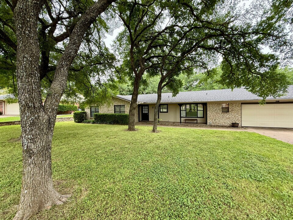 4011 Fairway Dr in Granbury, TX - Building Photo