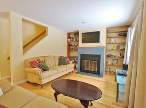 141 Courtyard Ln in Mansfield, CT - Building Photo - Building Photo