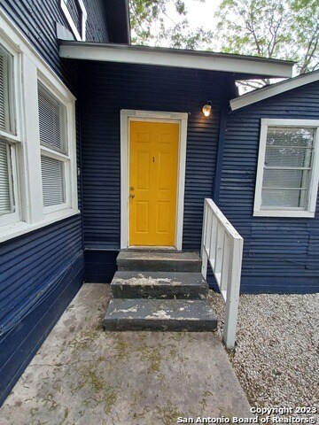 1515 Montana St-Unit -B in San Antonio, TX - Building Photo - Building Photo