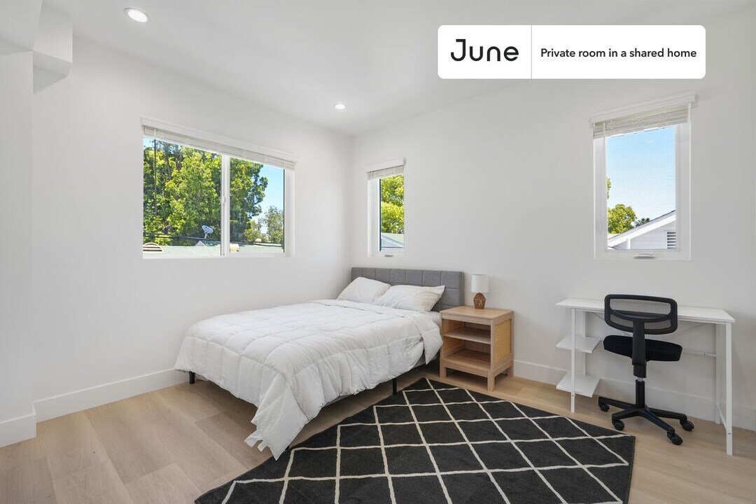 Private bedroom in 4 bed/3 bath Home in Los Angeles, CA - Building Photo