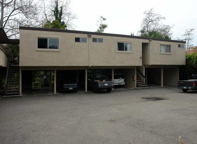 Creek View in Santa Barbara, CA - Foto de edificio - Building Photo