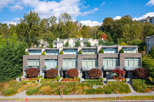1750 Lake Washington Blvd N in Renton, WA - Foto de edificio - Building Photo