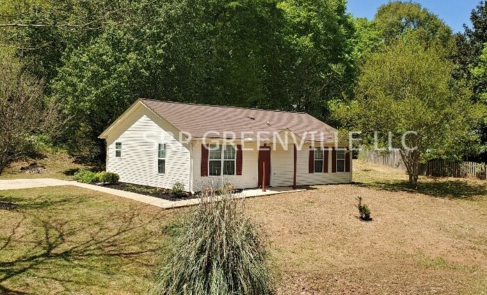 134 Darby Ct in Taylors, SC - Building Photo