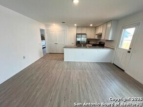 4514 Glades Wy in San Antonio, TX - Building Photo - Building Photo