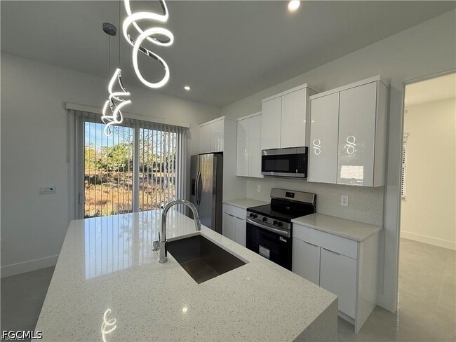 property at 207 W 15th St