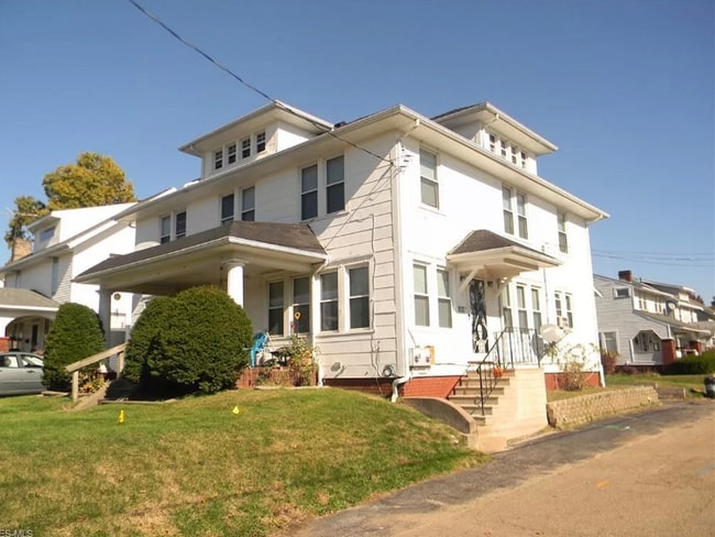 property at 800 Broad Ave NW