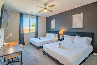 777 E Stella Ln in Phoenix, AZ - Building Photo - Building Photo