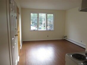 475 Main St in Northport, NY - Building Photo - Building Photo