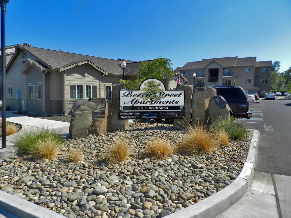 Beech Street Apartments in Yakima, WA - Foto de edificio