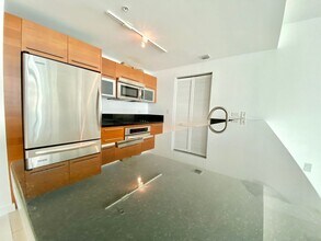 253 NE 2nd St in Miami, FL - Building Photo - Building Photo