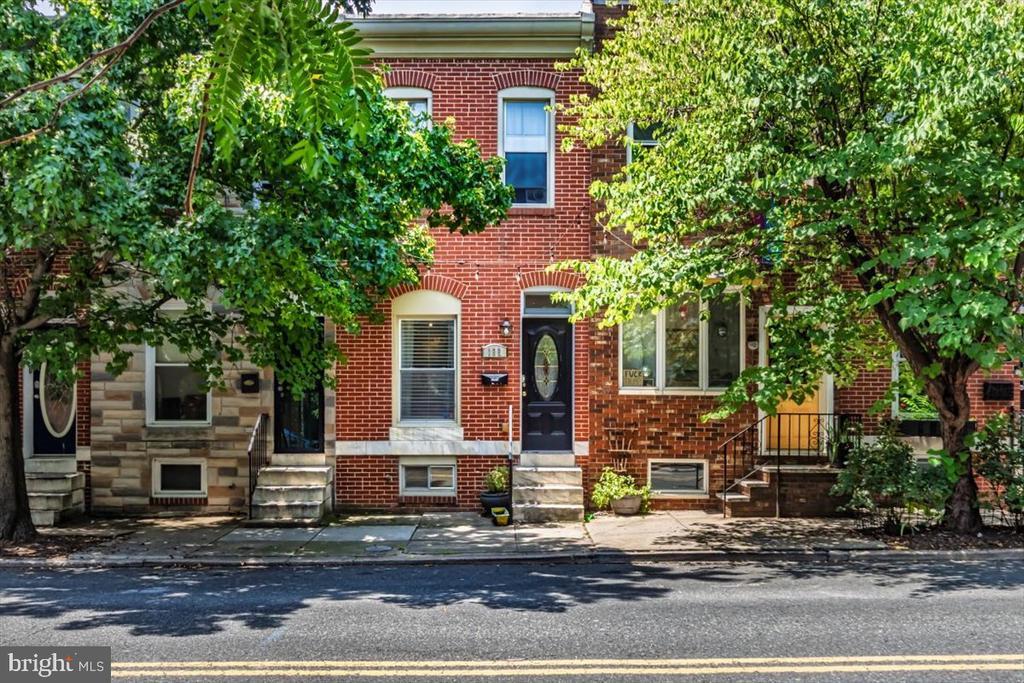 122 S Ellwood Ave in Baltimore, MD - Building Photo