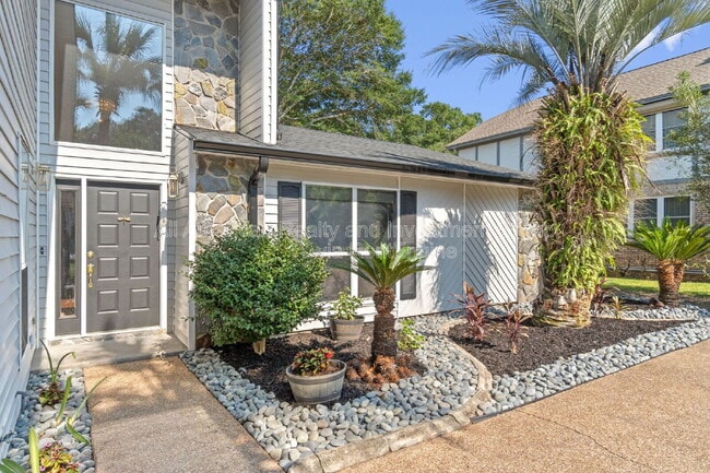 101 Hands Cove Ln in Shalimar, FL - Building Photo - Building Photo