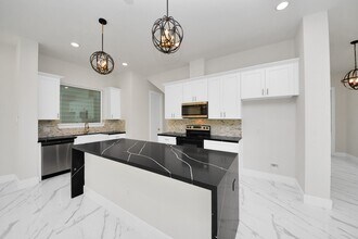 5908 St Augustine St in Houston, TX - Building Photo - Building Photo
