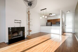 2089 W Wabansia Ave in Chicago, IL - Building Photo - Building Photo