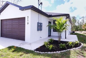 219 Greenbriar Blvd in Lehigh Acres, FL - Building Photo