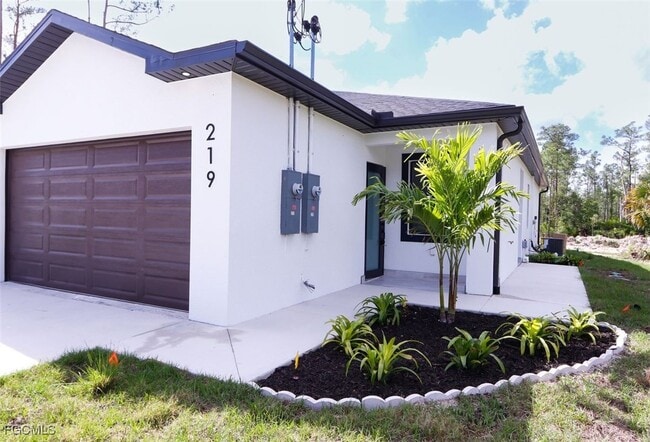 property at 219 Greenbriar Blvd