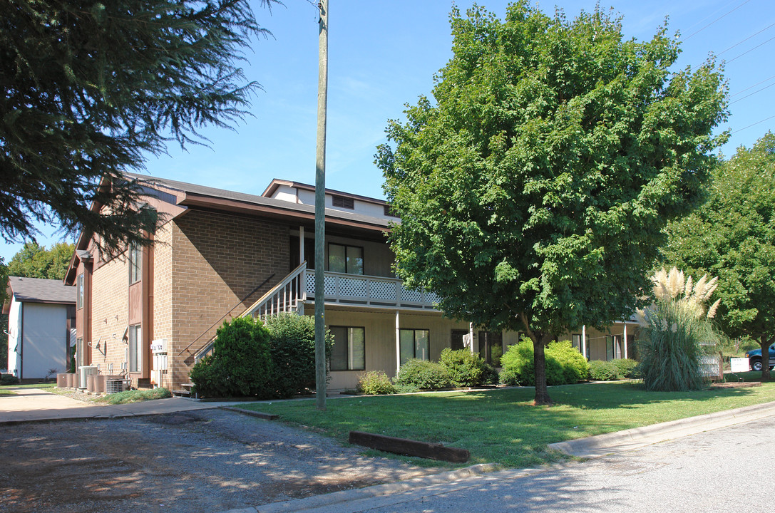 1818-1820 Branch St in High Point, NC - Building Photo