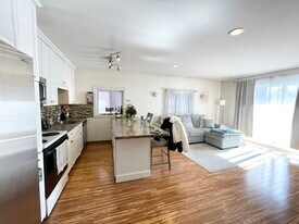380 E 8th St, Unit 4 in Boston, MA - Building Photo