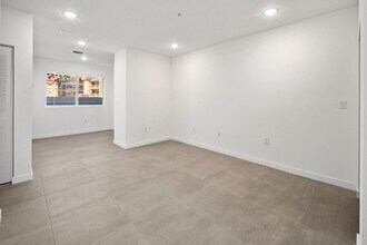 1295 W 69th St in Hialeah, FL - Building Photo - Building Photo