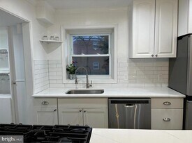 1077 S Edison St in Arlington, VA - Building Photo