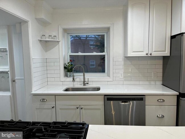 property at 1077 S Edison St