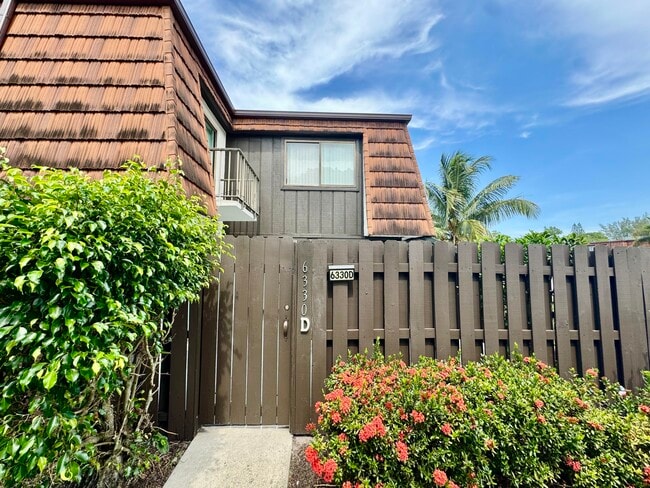 6330 Red Pine Ln in Greenacres, FL - Building Photo - Building Photo