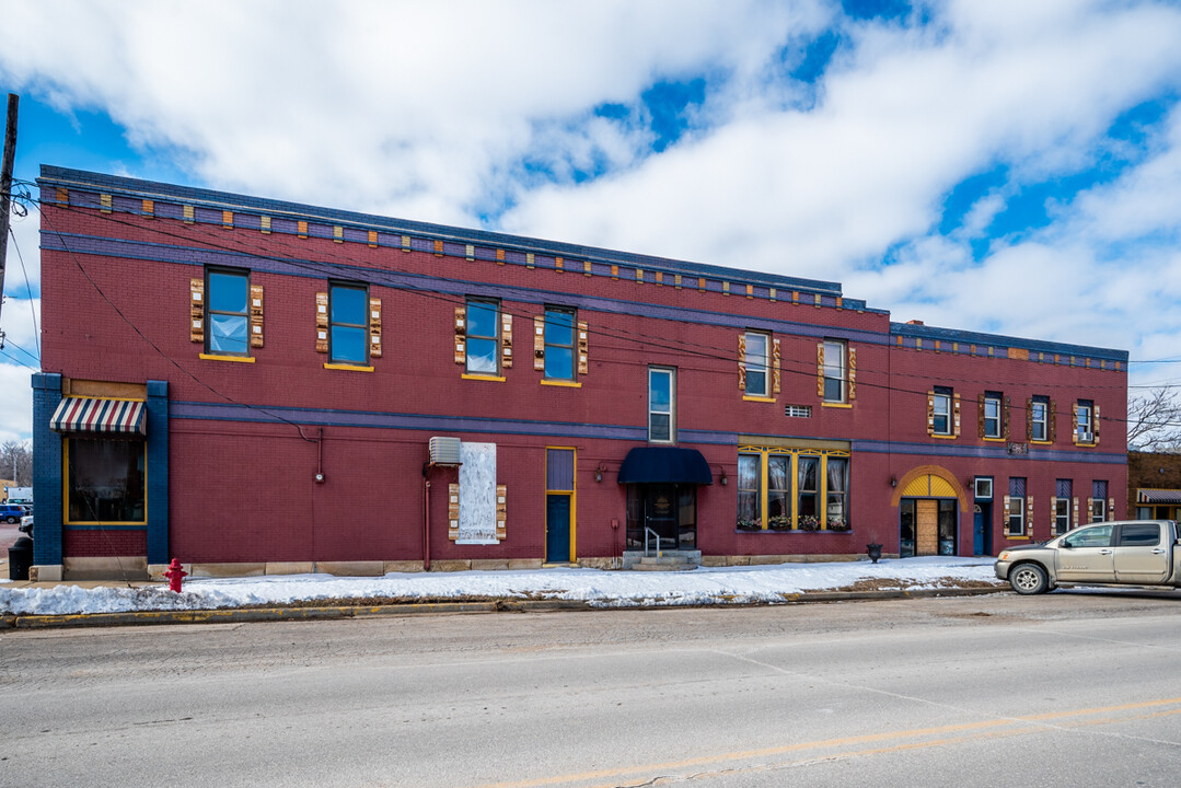 106 W Santa Fe Ave in Burlingame, KS - Building Photo