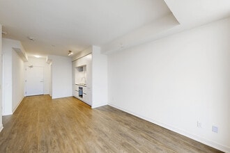 2 David Eyer Rd in Richmond Hill, ON - Building Photo - Building Photo