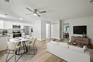 Plymouth Collection in Plymouth, MI - Building Photo