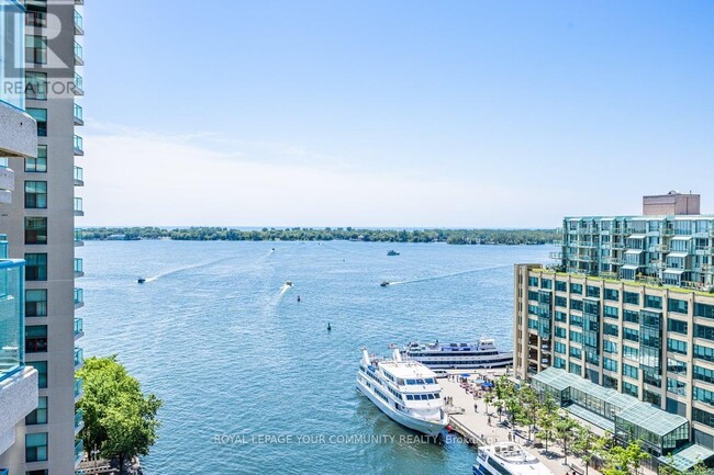 77-1677 Harbour Square in Toronto, ON - Building Photo - Building Photo