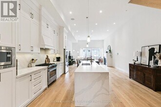 1040 Enola Ave in Mississauga, ON - Building Photo - Building Photo