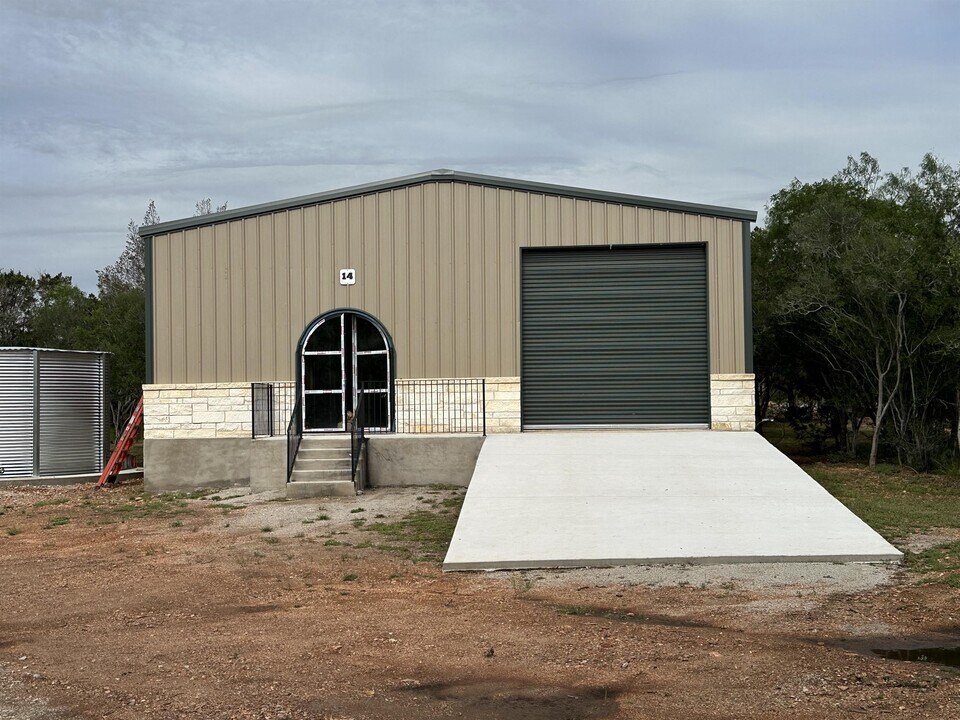 315 Hunters Grove Ct-Unit -14 in Spicewood, TX - Building Photo