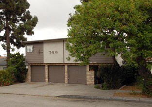 746 Termino Ave in Long Beach, CA - Foto de edificio - Building Photo