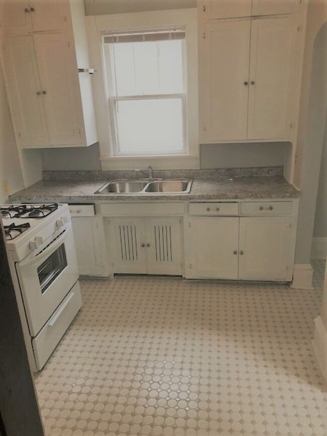 property at 1106 17th Ave SE