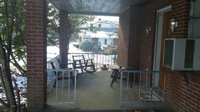 1400 Center Ave-Unit -1 in New Kensington, PA - Building Photo - Building Photo