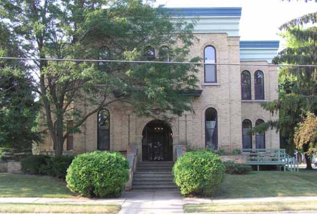 Dale School Apartments in Oshkosh, WI - Building Photo