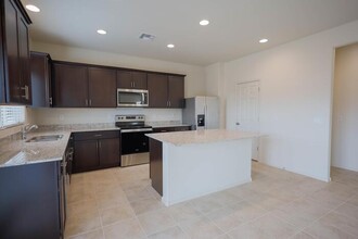 944 W Calle El Acuario in Sahuarita, AZ - Building Photo - Building Photo