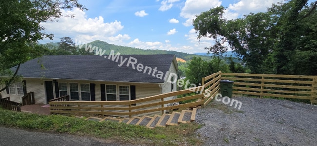 11 Wayside Rd in Asheville, NC - Building Photo - Building Photo