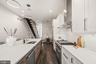 1217 Bainbridge St in Philadelphia, PA - Building Photo - Building Photo